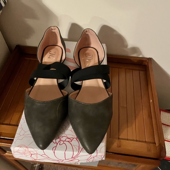 Everly - Picture 3 of 3